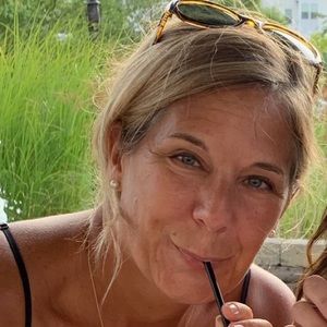 Meet your Posher, Lara